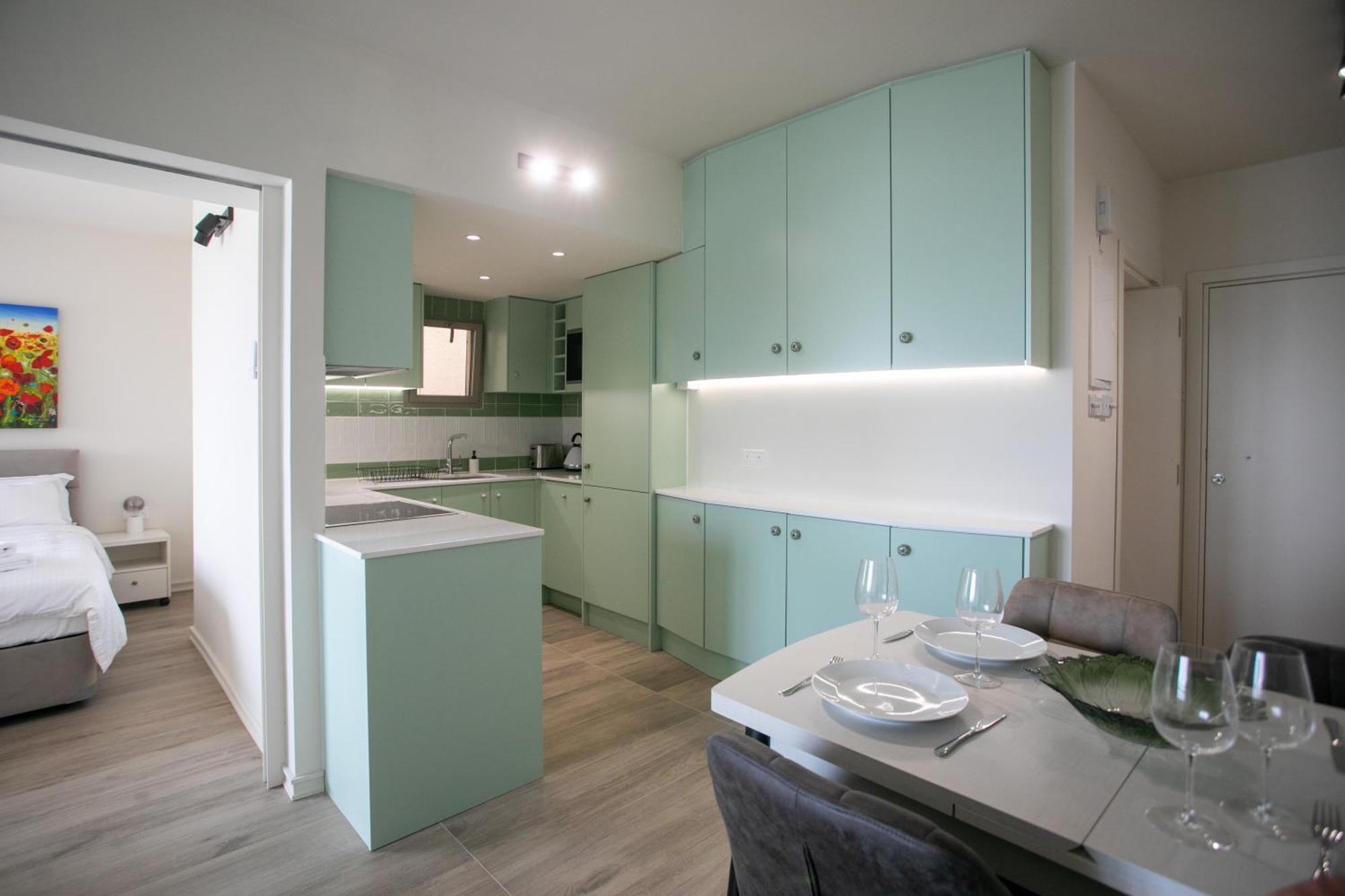 Palmove Luxurious Beachfront Apt Larnaca Luaran gambar