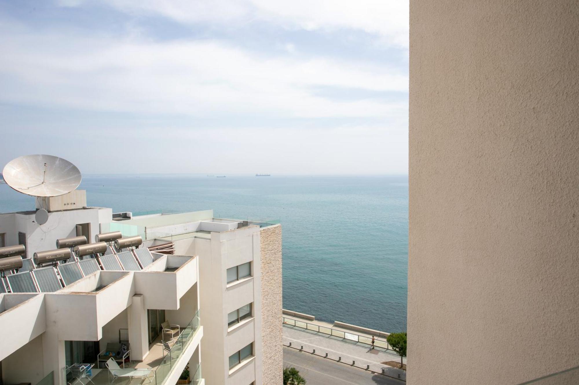 Palmove Luxurious Beachfront Apt Larnaca Luaran gambar