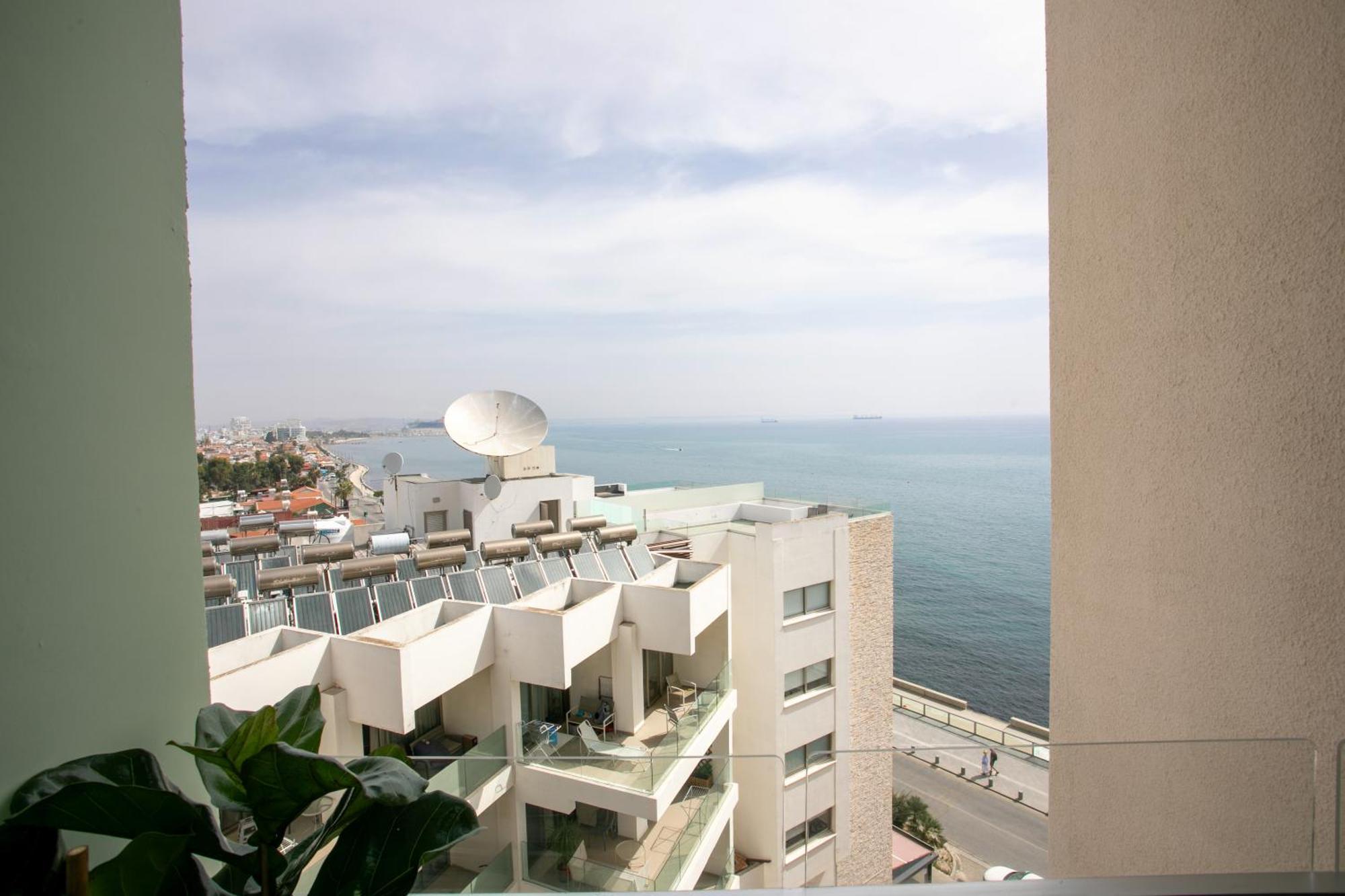 Palmove Luxurious Beachfront Apt Larnaca Luaran gambar