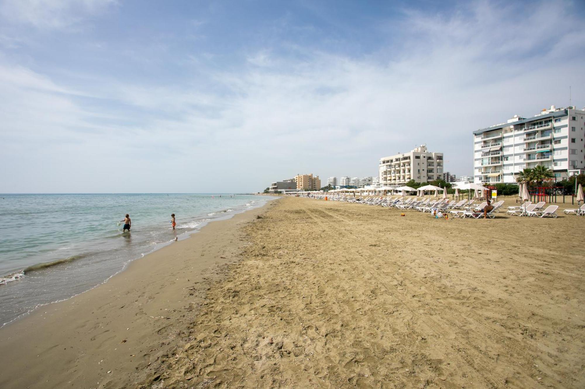 Palmove Luxurious Beachfront Apt Larnaca Luaran gambar