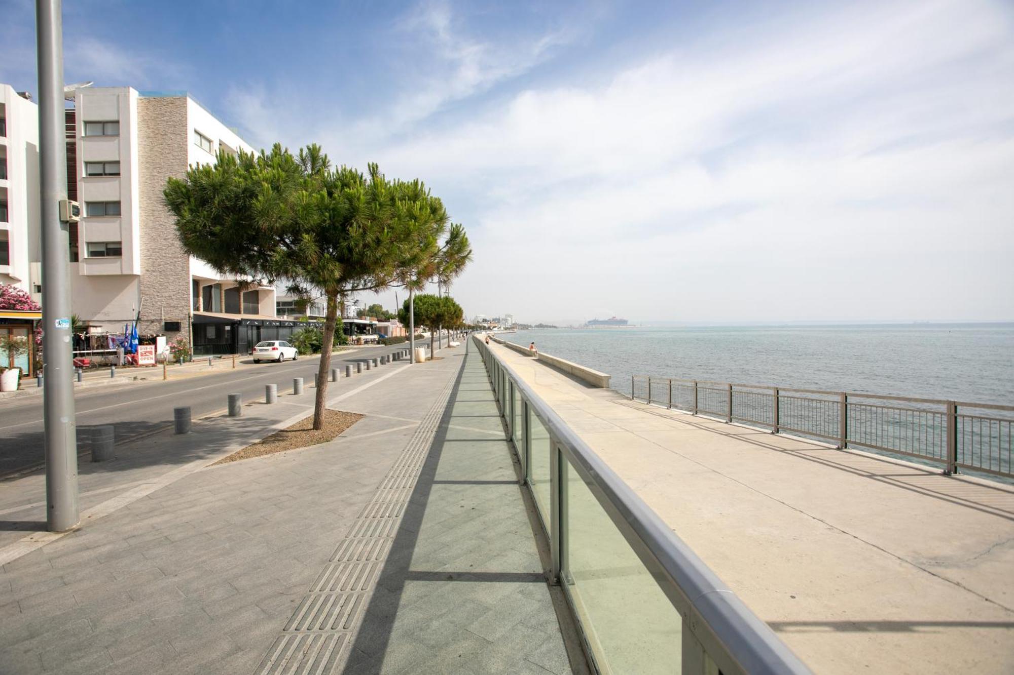 Palmove Luxurious Beachfront Apt Larnaca Luaran gambar