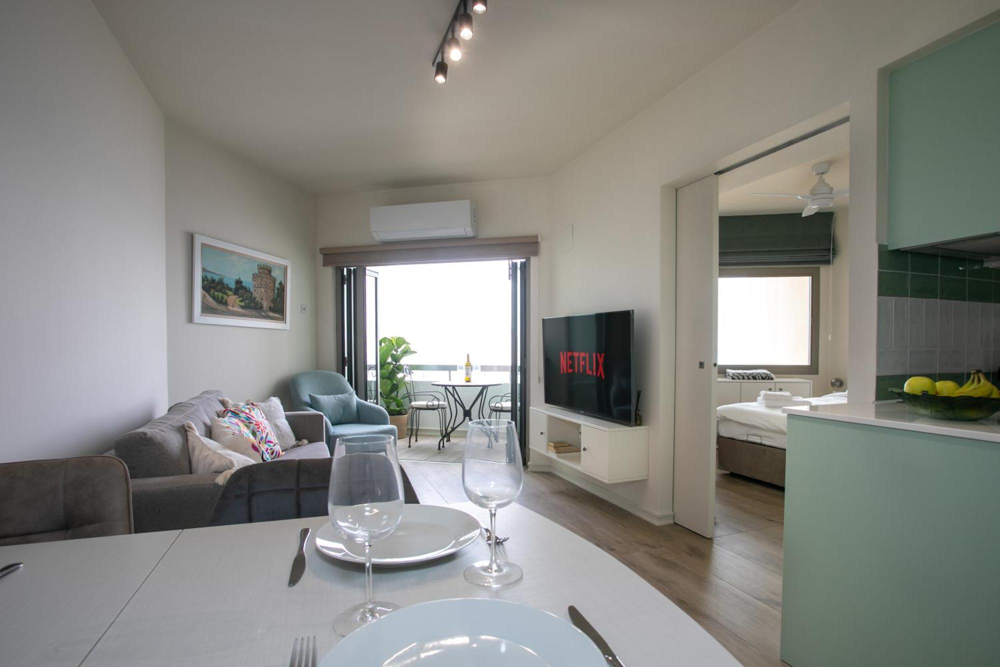 Palmove Luxurious Beachfront Apt Larnaca Luaran gambar