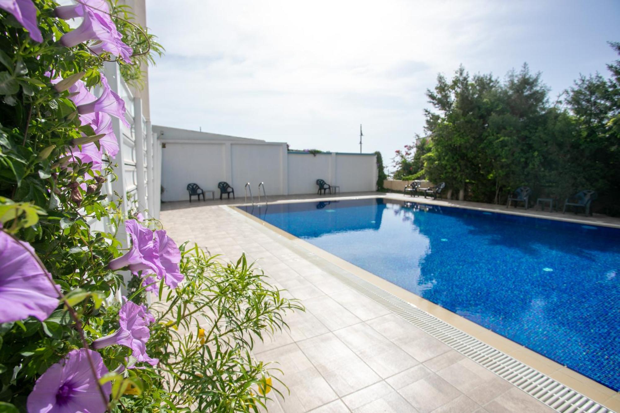 Palmove Luxurious Beachfront Apt Larnaca Luaran gambar