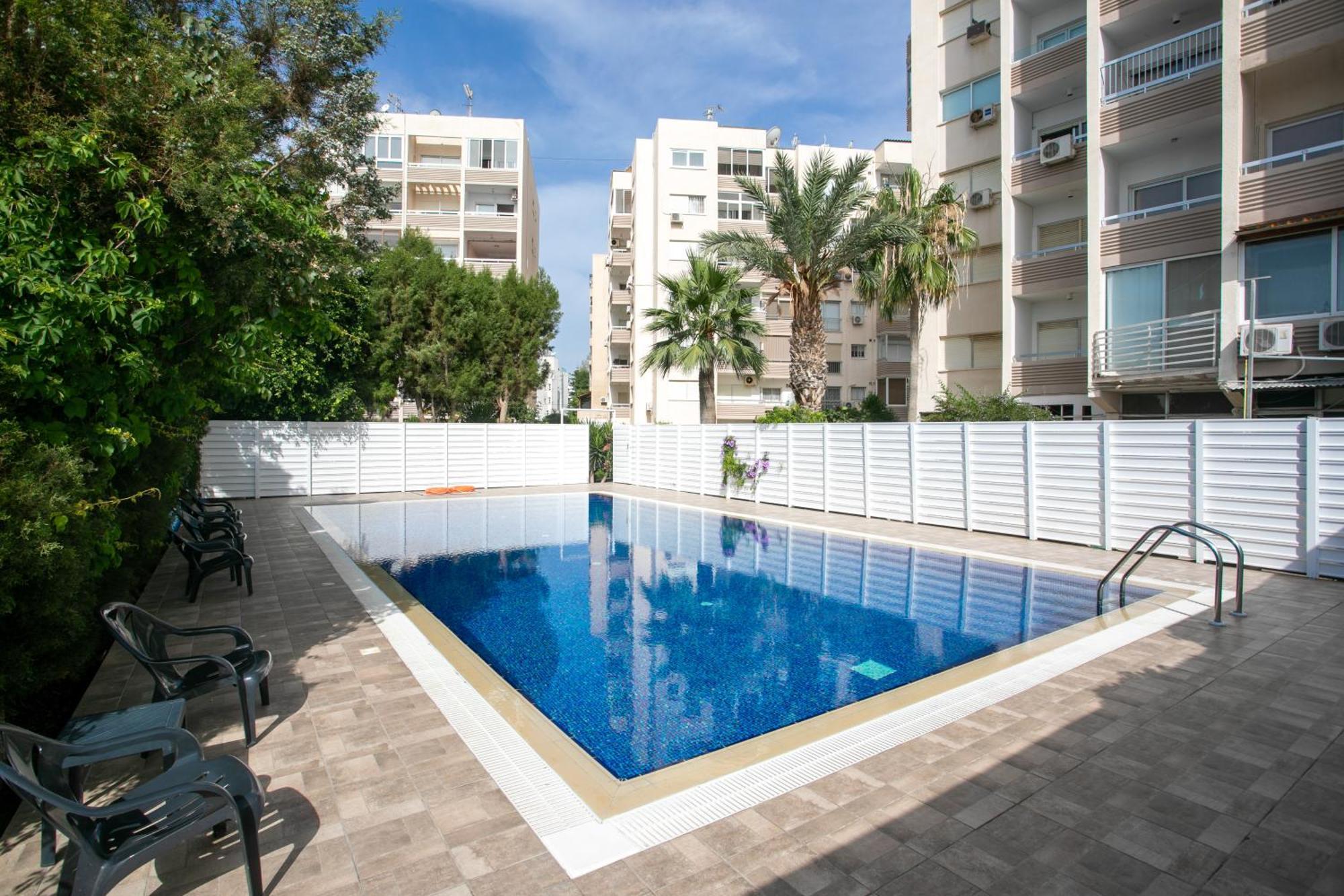 Palmove Luxurious Beachfront Apt Larnaca Luaran gambar