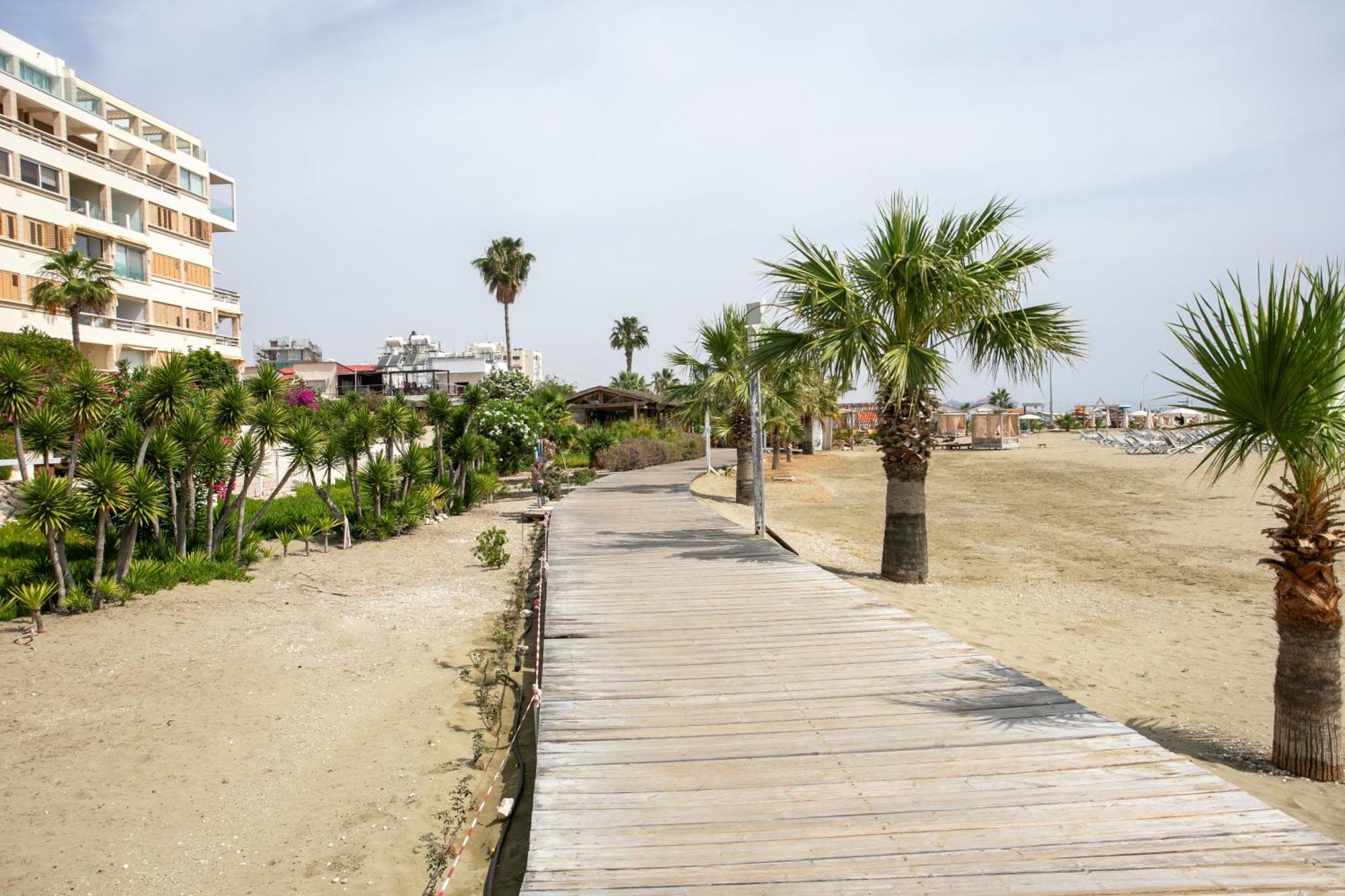 Palmove Luxurious Beachfront Apt Larnaca Luaran gambar