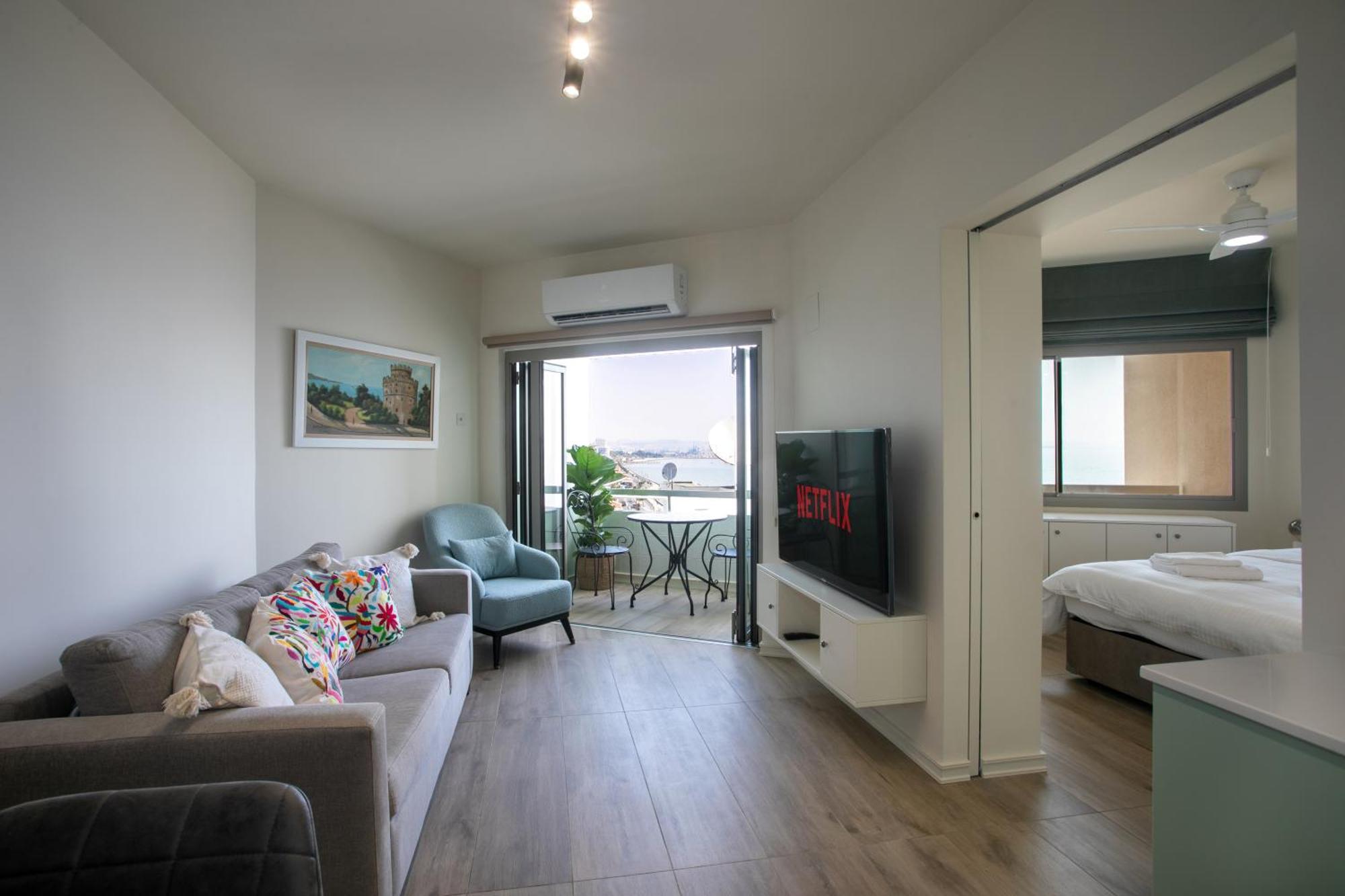 Palmove Luxurious Beachfront Apt Larnaca Luaran gambar